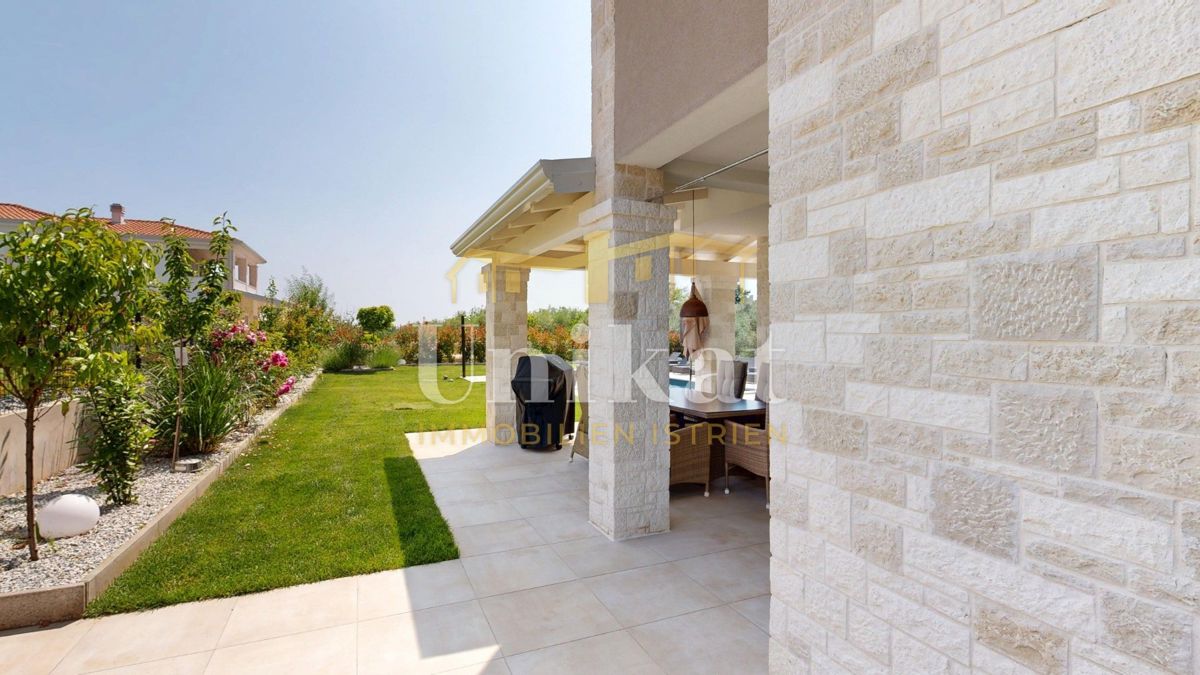 Casa vicino a Vižinada - giardino, piscina, 4 camere da letto